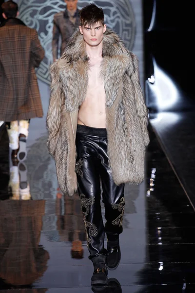 Look 19
